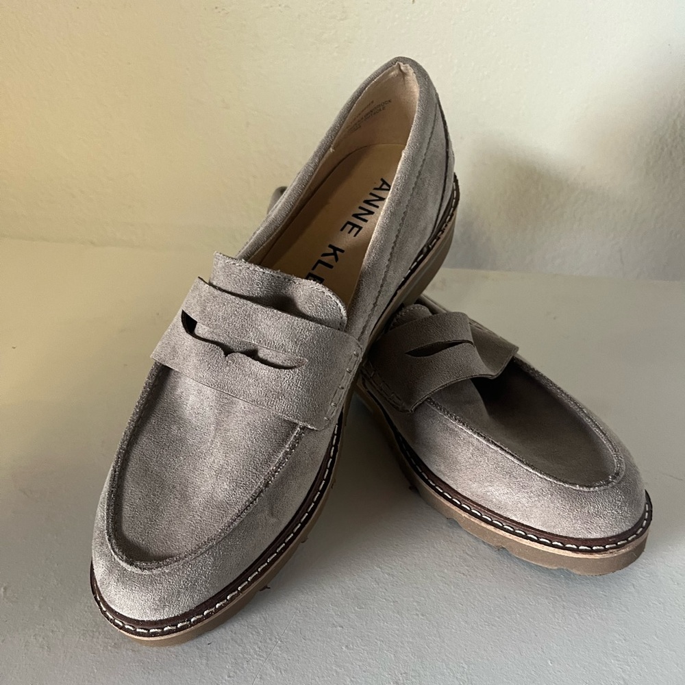 Anne Klein Everly Penny Loafer in Taupe Suede Size 7 New Without Box Never Worn